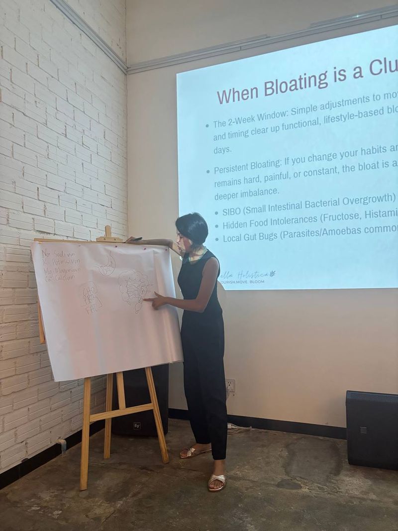 Elizabeth giving a talk on bloating and gut health